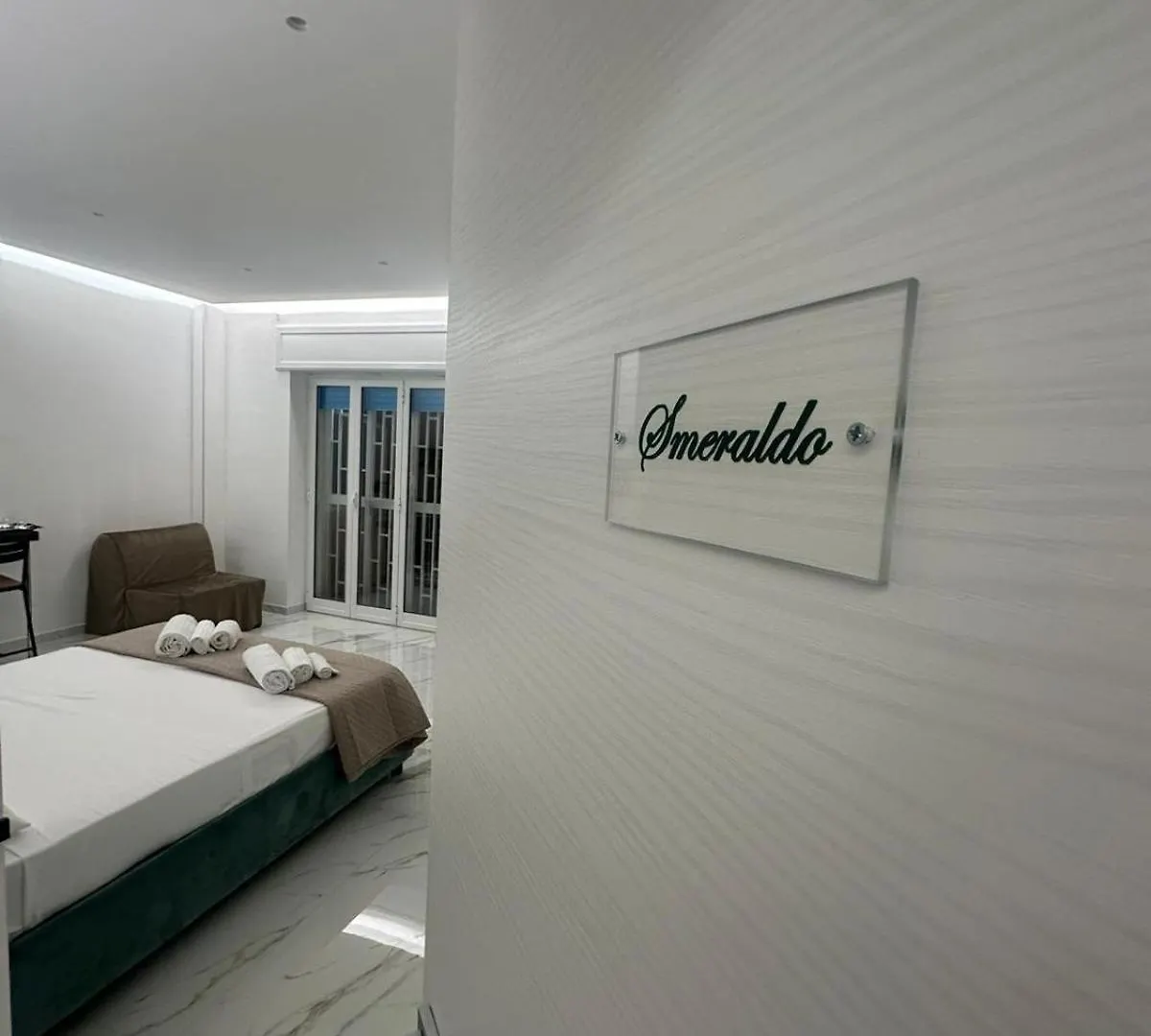 Emerald Rooms Naples