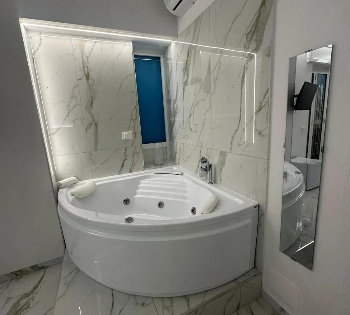 Emerald Rooms Naples