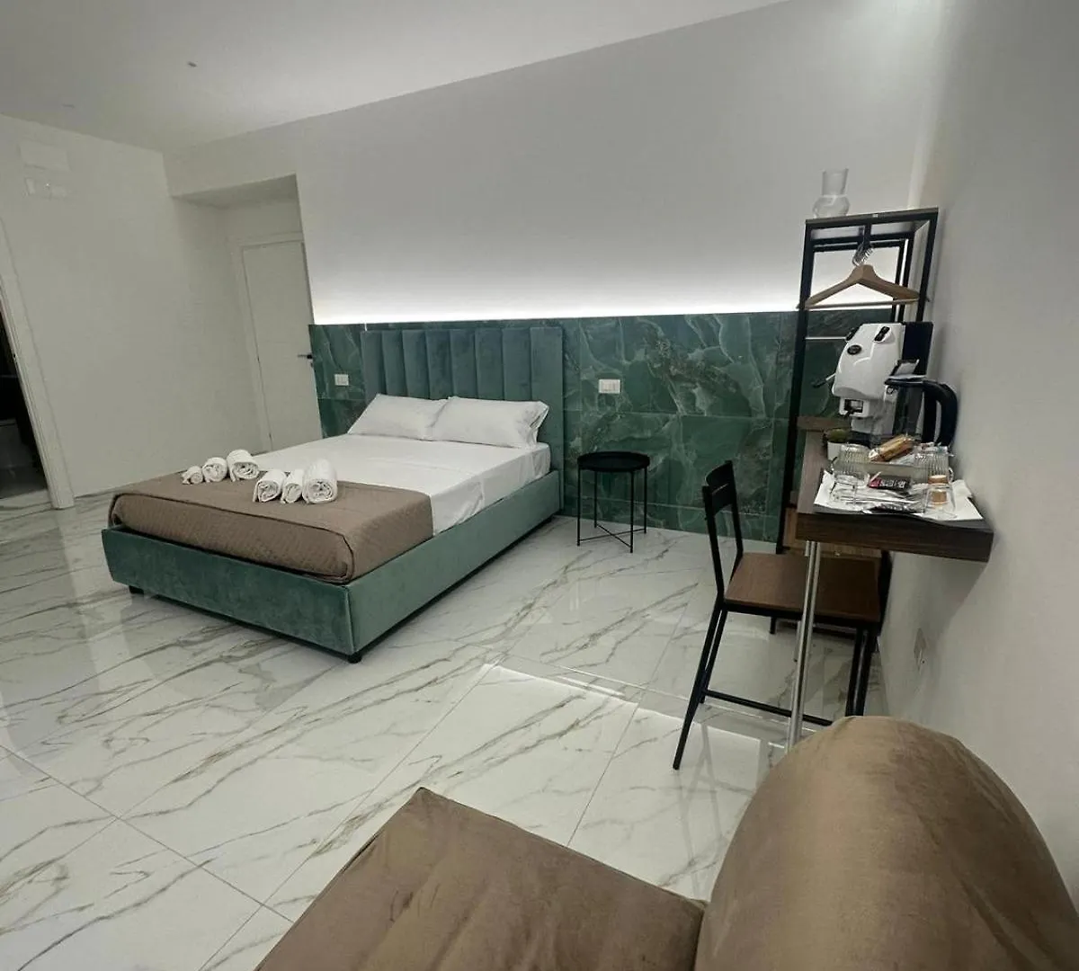 Guest house Emerald Rooms Naples Italy