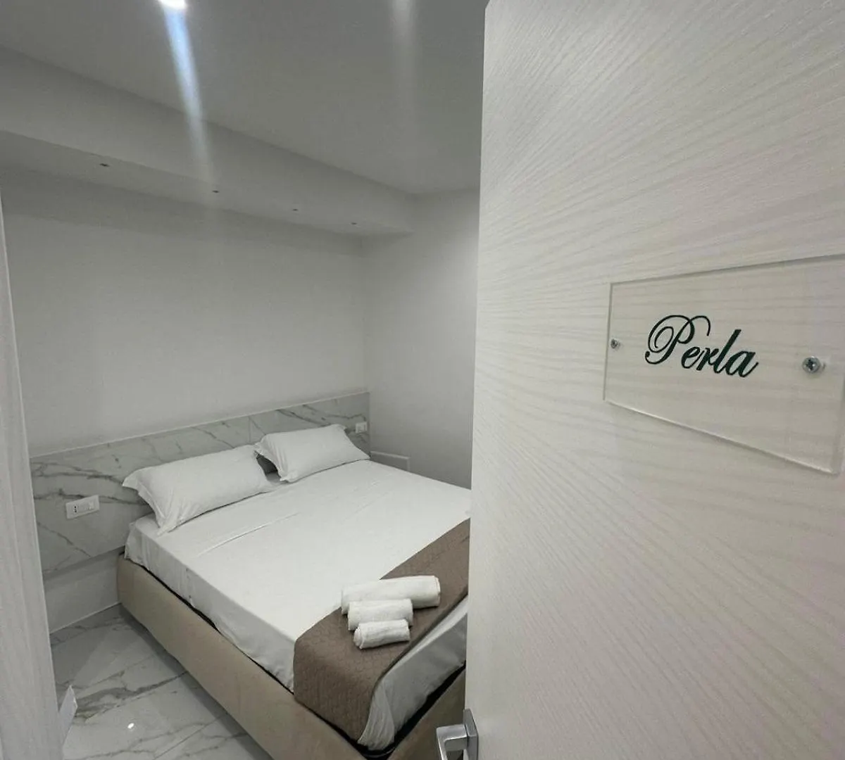 Emerald Rooms Naples 0*,  Italy